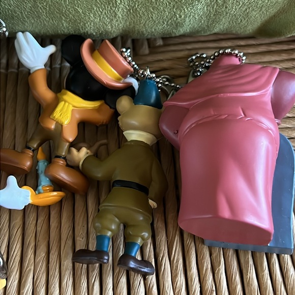 Complete 10 Piece set of Disney A Christmas Carol Keychains EC - Picture 8 of 10